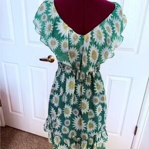Chelsea & Violet Green Daisy Print Midi Dress